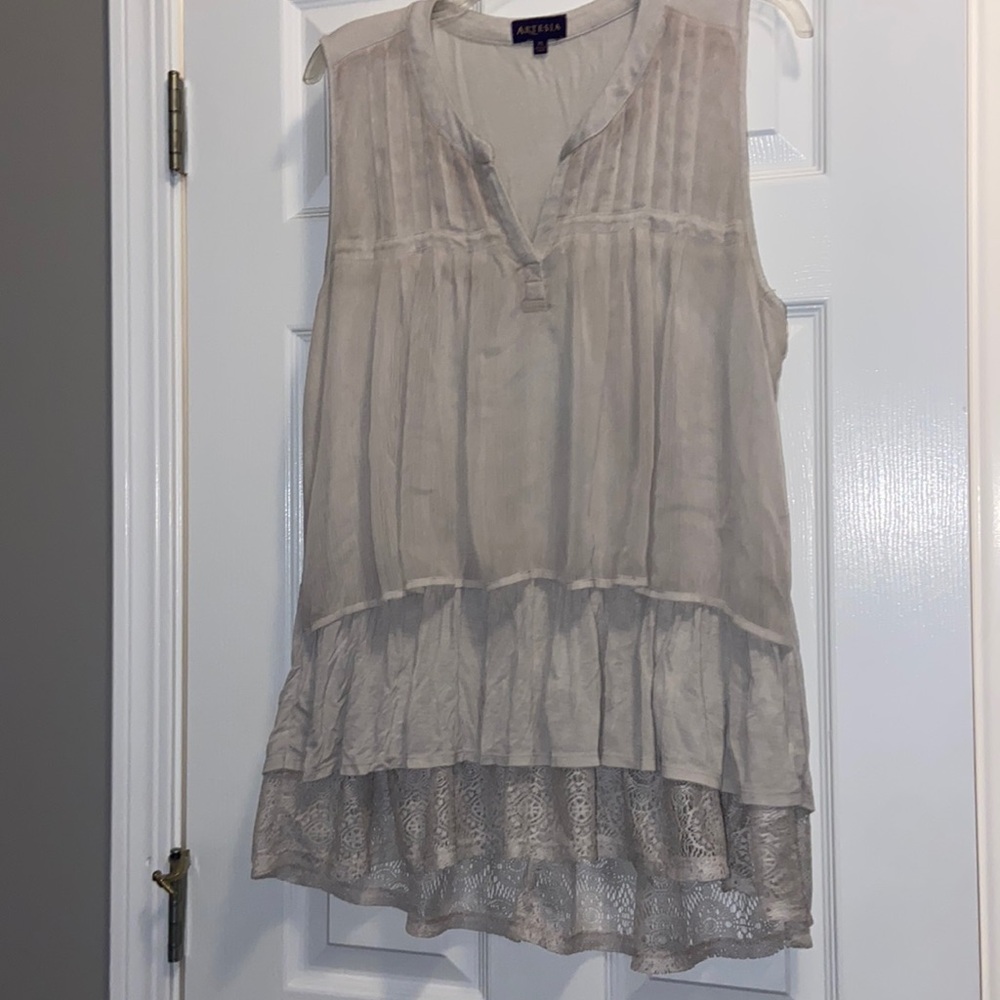 Tan layered tank